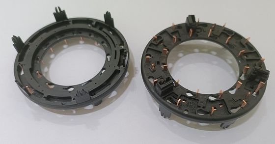 دستگاه قالب گیری تزریقی میز چرخشی عمودی مورد استفاده برای دارندگان لامپ چراغ جلو اتومبیل